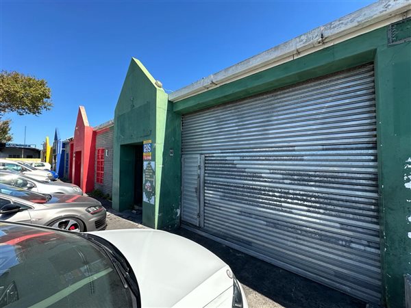 230  m² Industrial space in Wetton