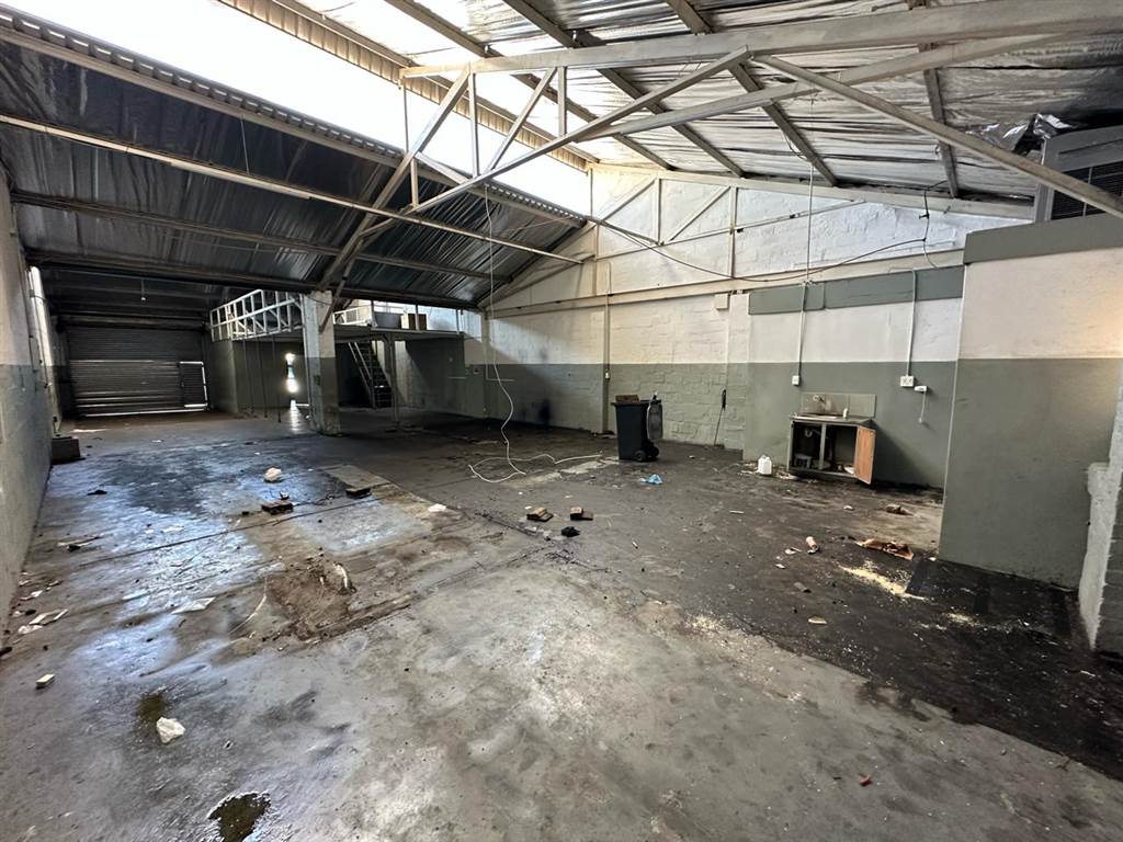 230  m² Industrial space in Wetton photo number 9