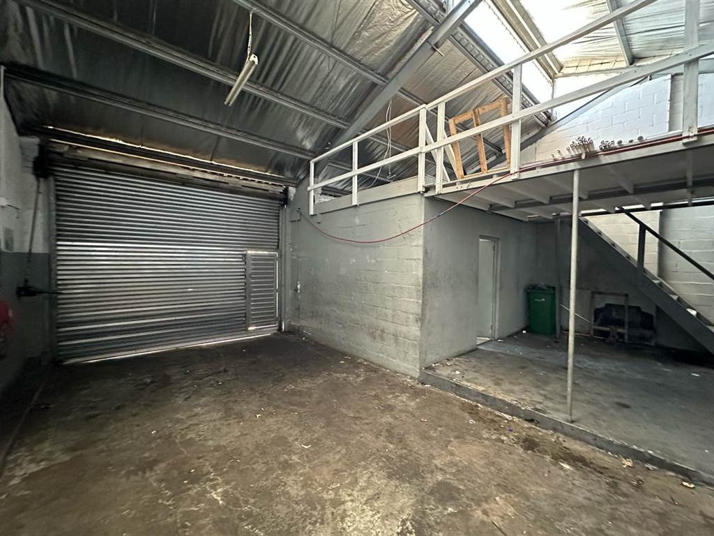 230  m² Industrial space in Wetton photo number 2