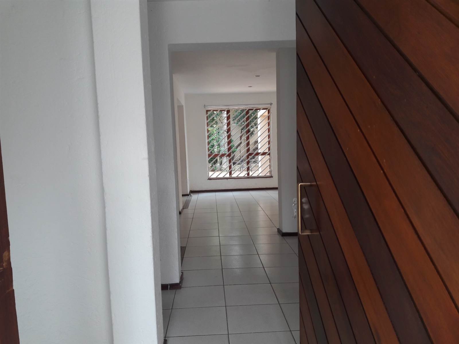 4 Bed Townhouse in Bruma photo number 6