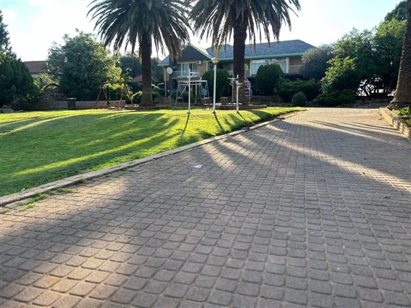 6 Bedroom House 6 Bedroom House