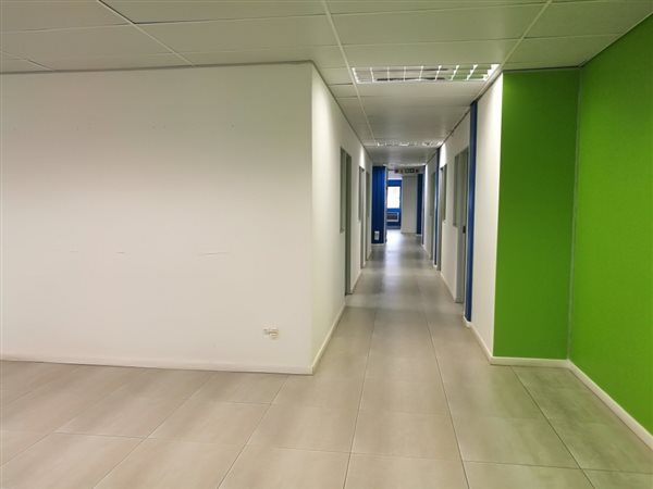 420  m² Office Space