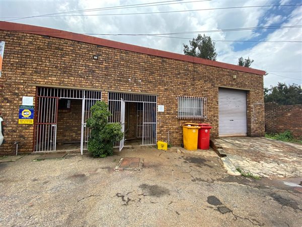 80  m² Commercial space in Witbank Central