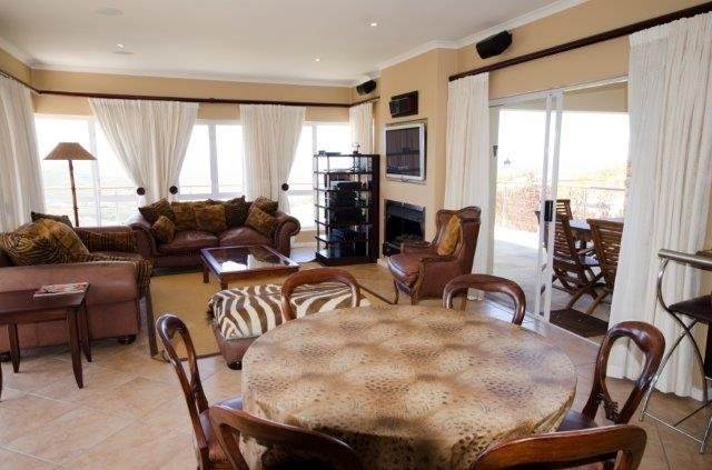 4 Bed House in Pezula Golf Estate photo number 4
