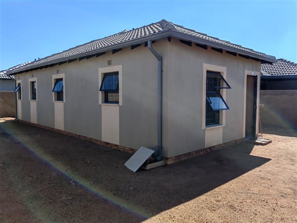 3 Bed House in Clayville
