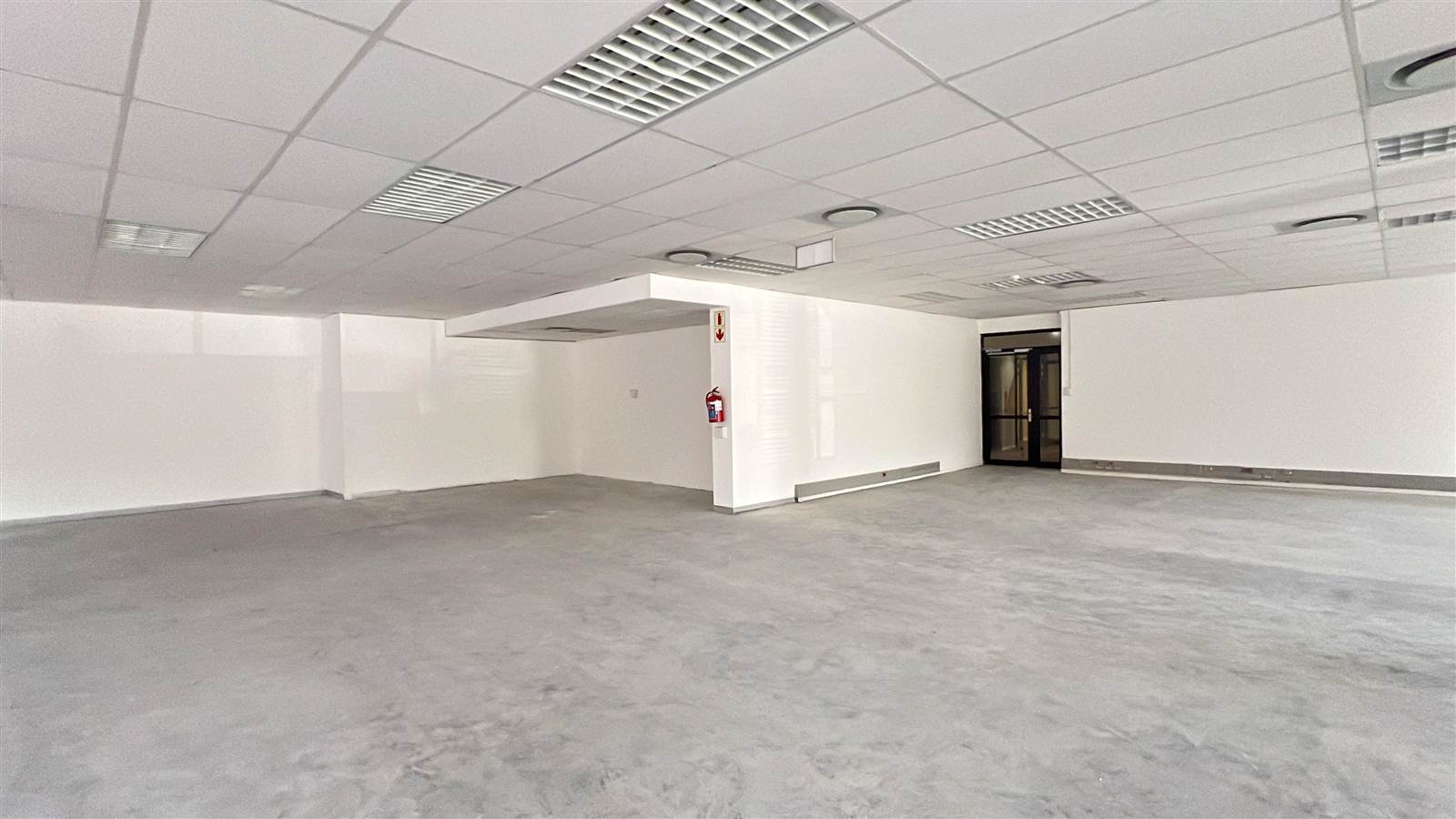 407  m² Commercial space in Plattekloof photo number 6