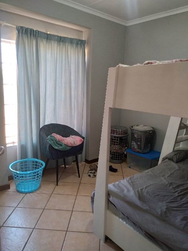2 Bed Apartment in Mooikloof Ridge photo number 10