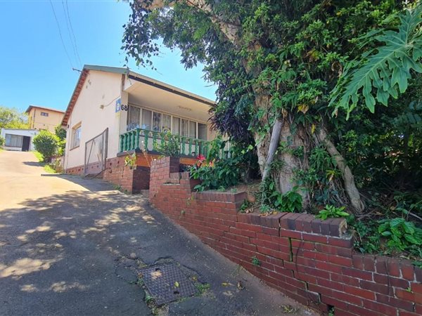 4 Bed House in Montclair