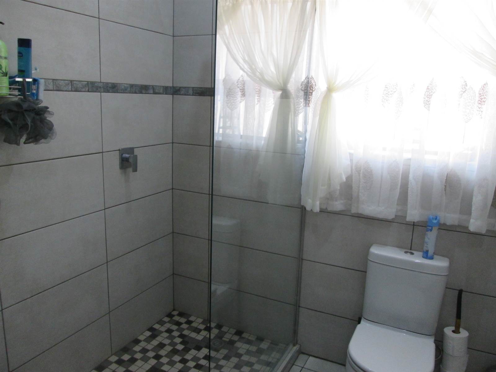 2 Bed House in Leloko photo number 21