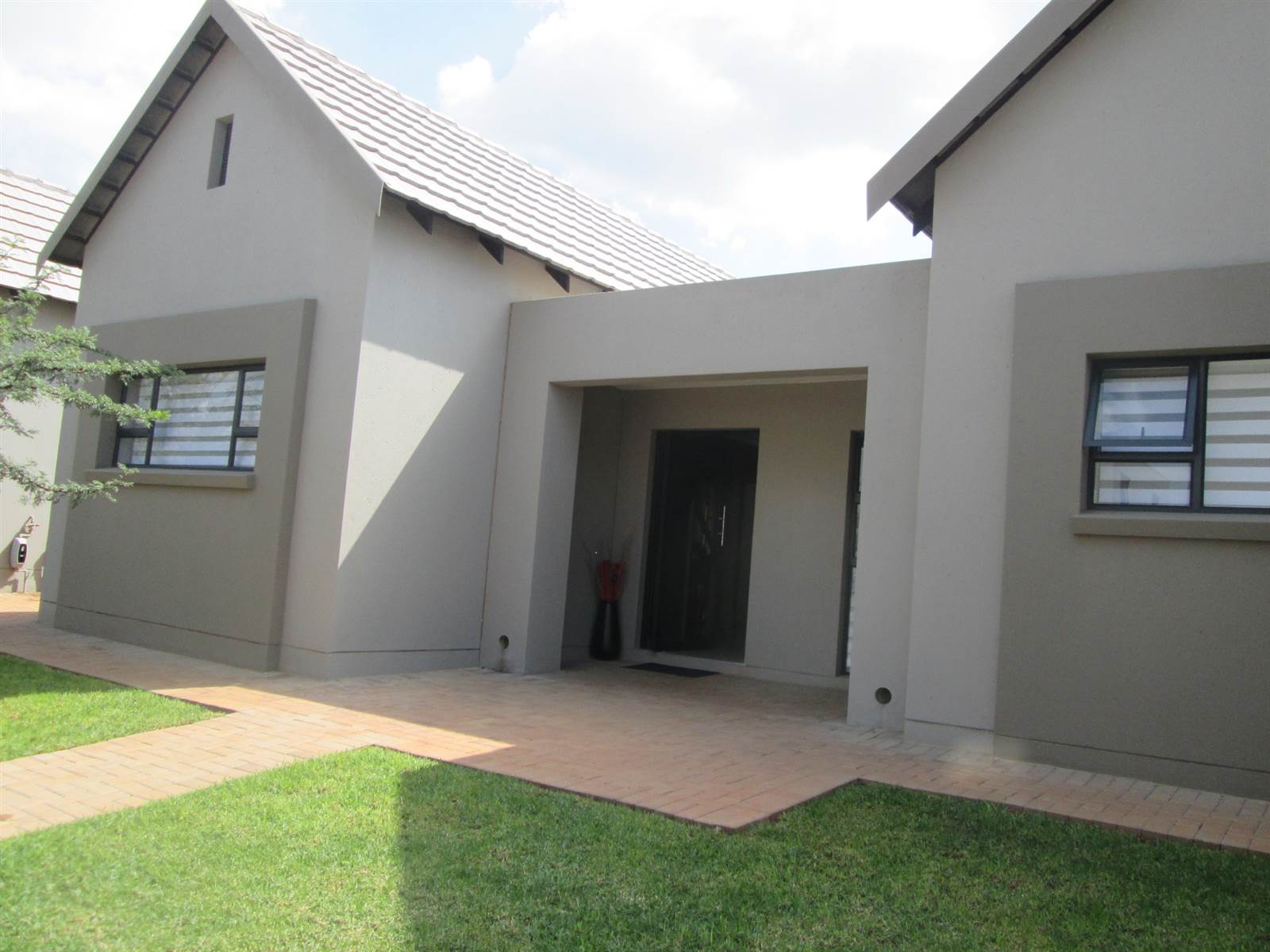 2 Bed House in Leloko photo number 10