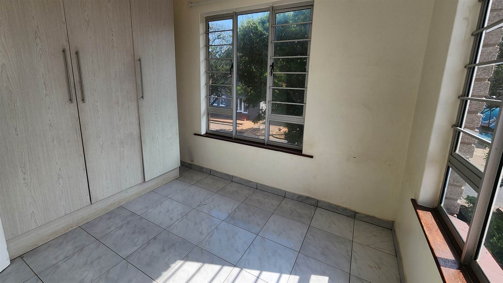 2 Bed Apartment in Umkomaas photo number 10