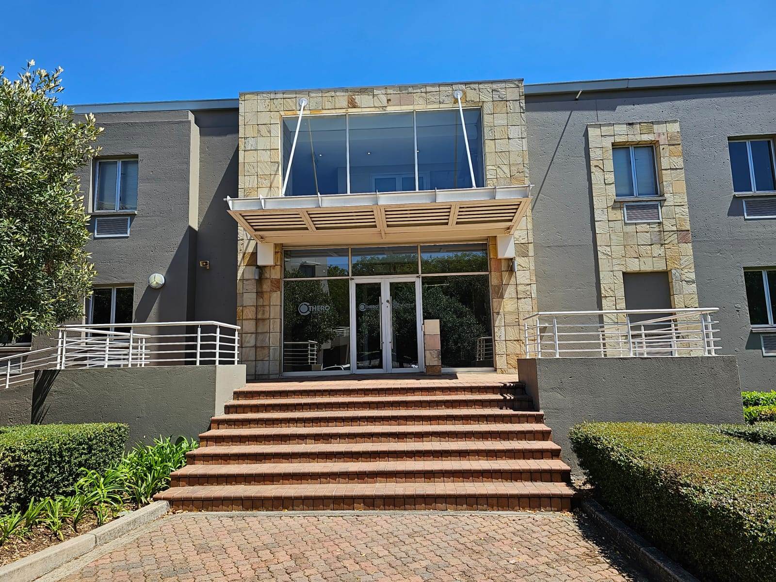 389  m² Office Space in Greenstone Hill photo number 1
