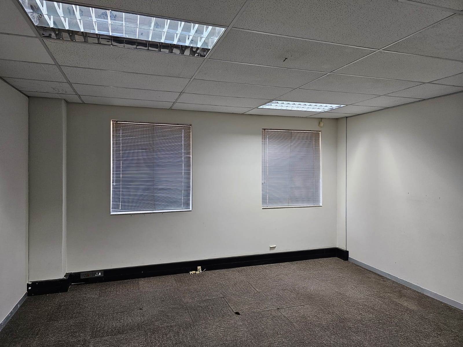 389  m² Office Space in Greenstone Hill photo number 4