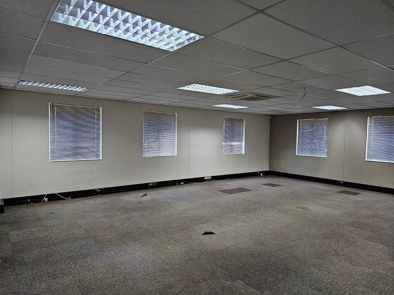 389  m² Office Space in Greenstone Hill photo number 5