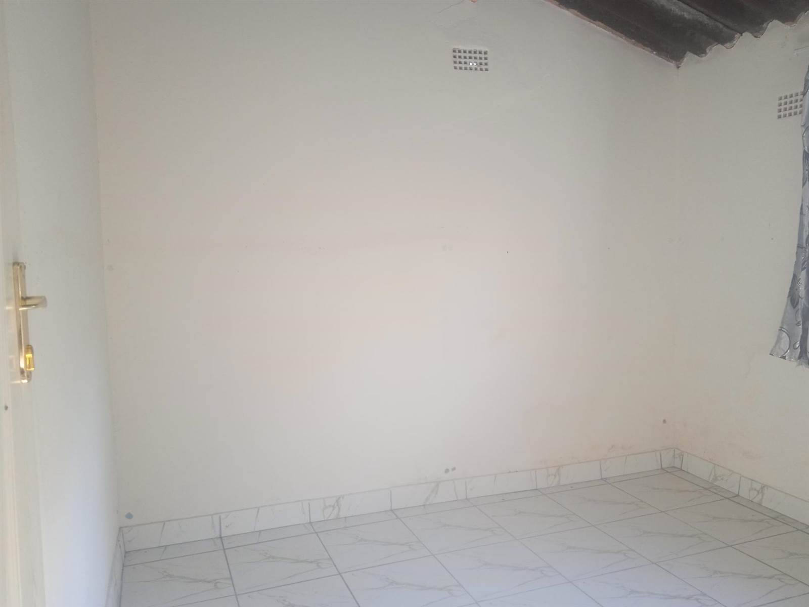 2 Bed House in Umlazi photo number 7