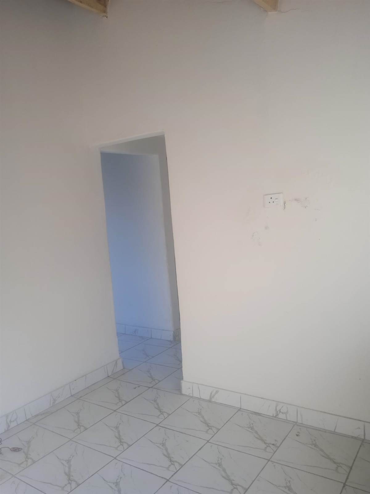 2 Bed House in Umlazi photo number 6