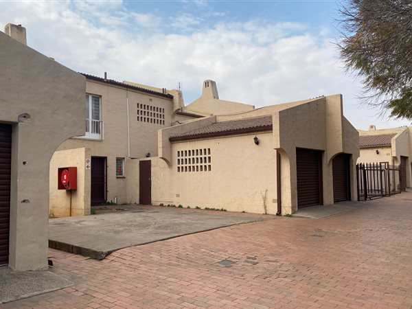 3 Bed Apartment in Witbank Central