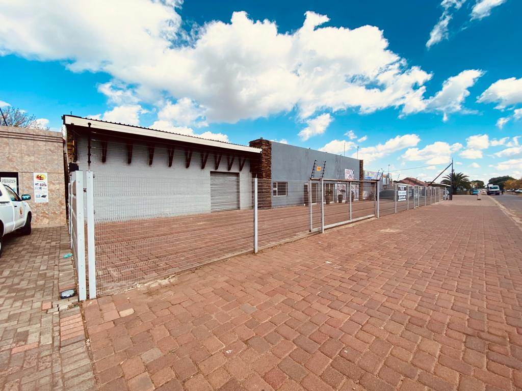800  m² Commercial space in Klipfontein photo number 1