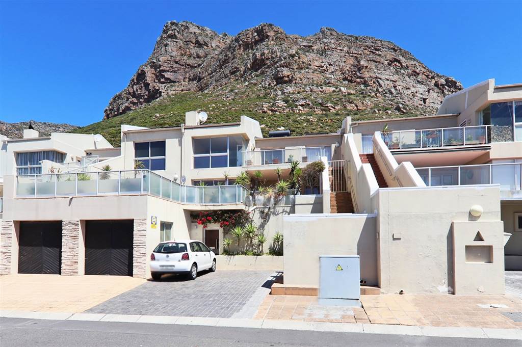 3 Bed Townhouse in Muizenberg photo number 3