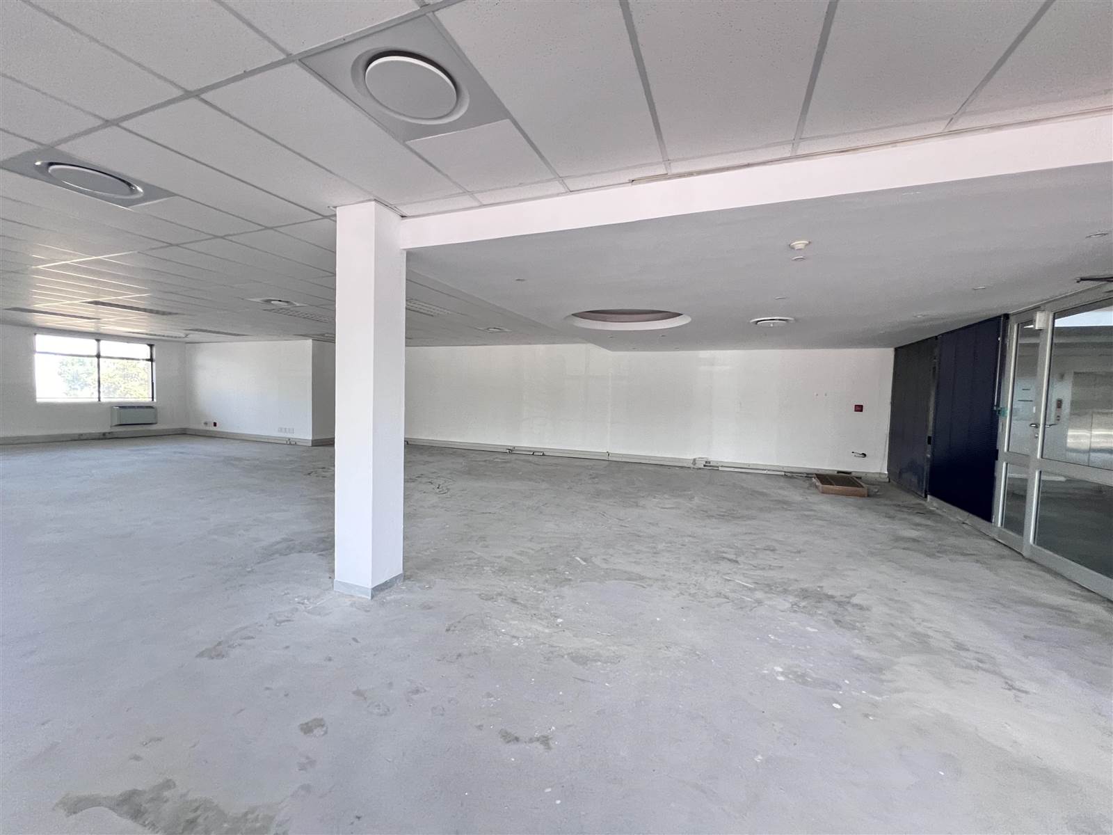 243  m² Commercial space in Plattekloof photo number 1