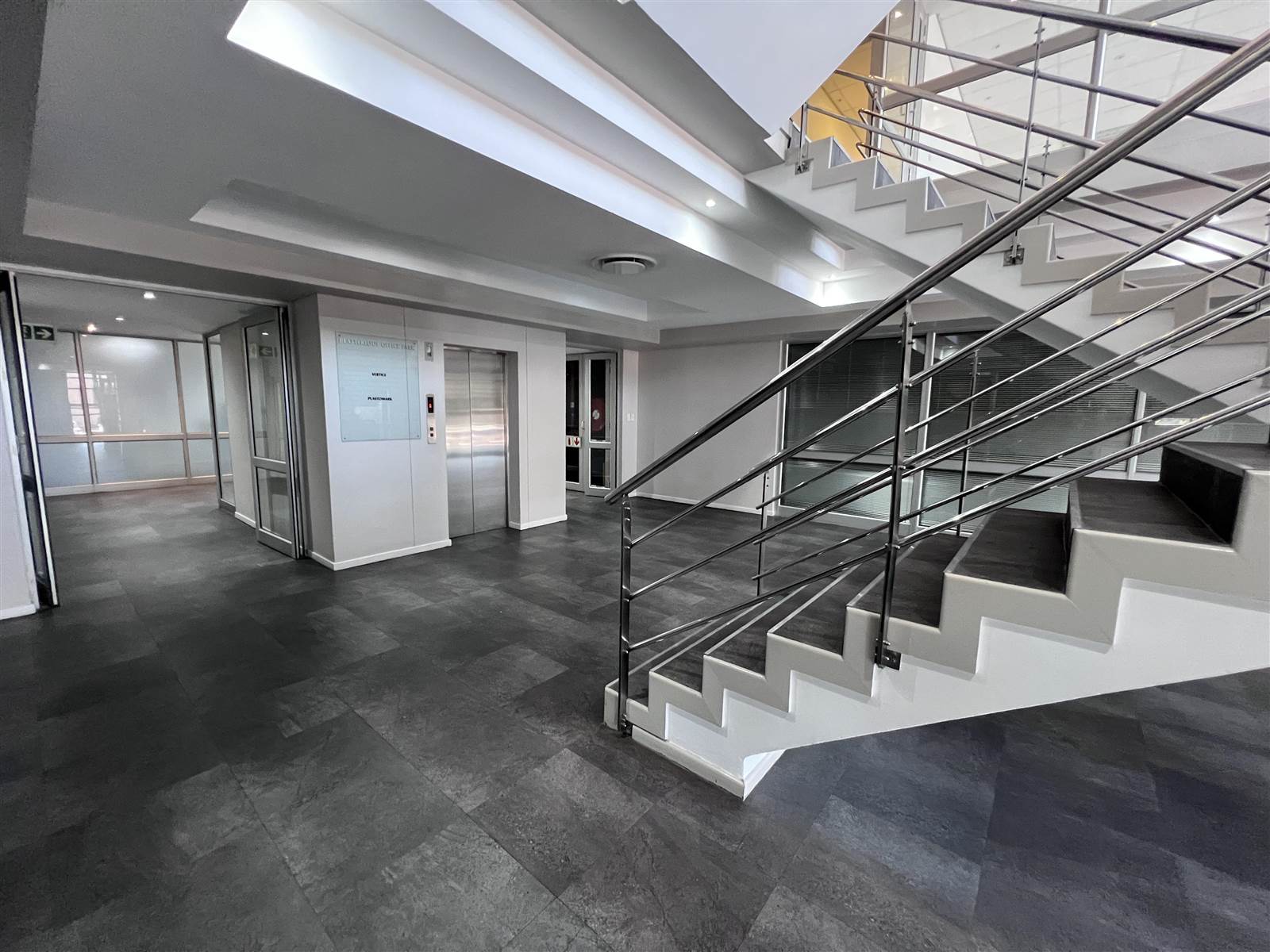 243  m² Commercial space in Plattekloof photo number 10