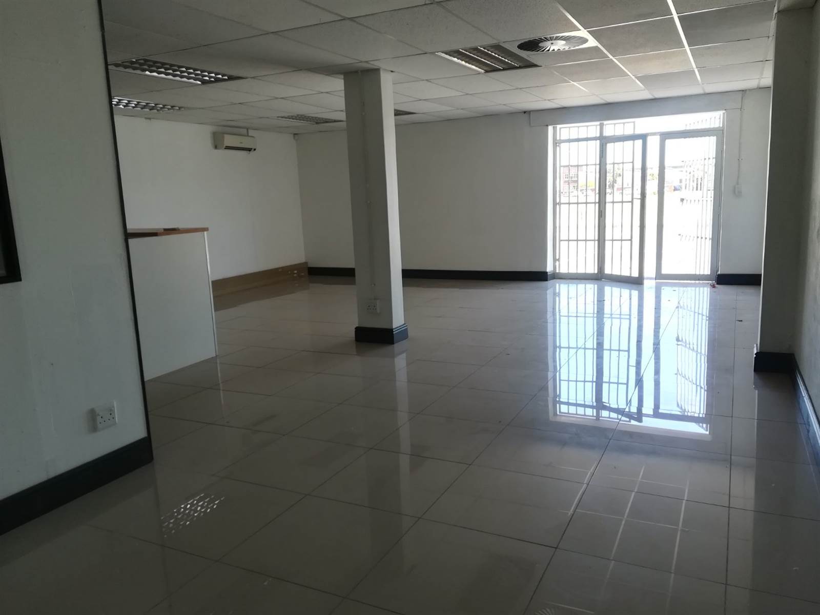 120  m² Commercial space in Paarden Eiland photo number 10