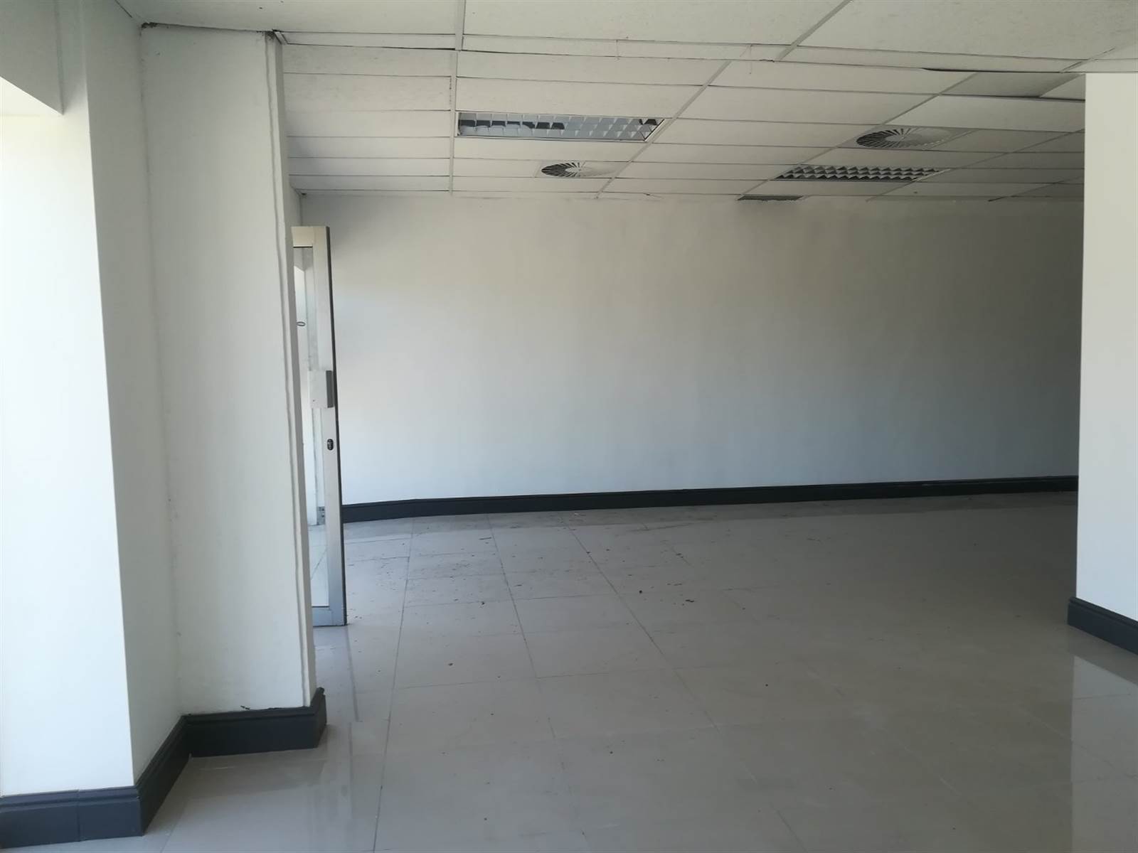 120  m² Commercial space in Paarden Eiland photo number 13