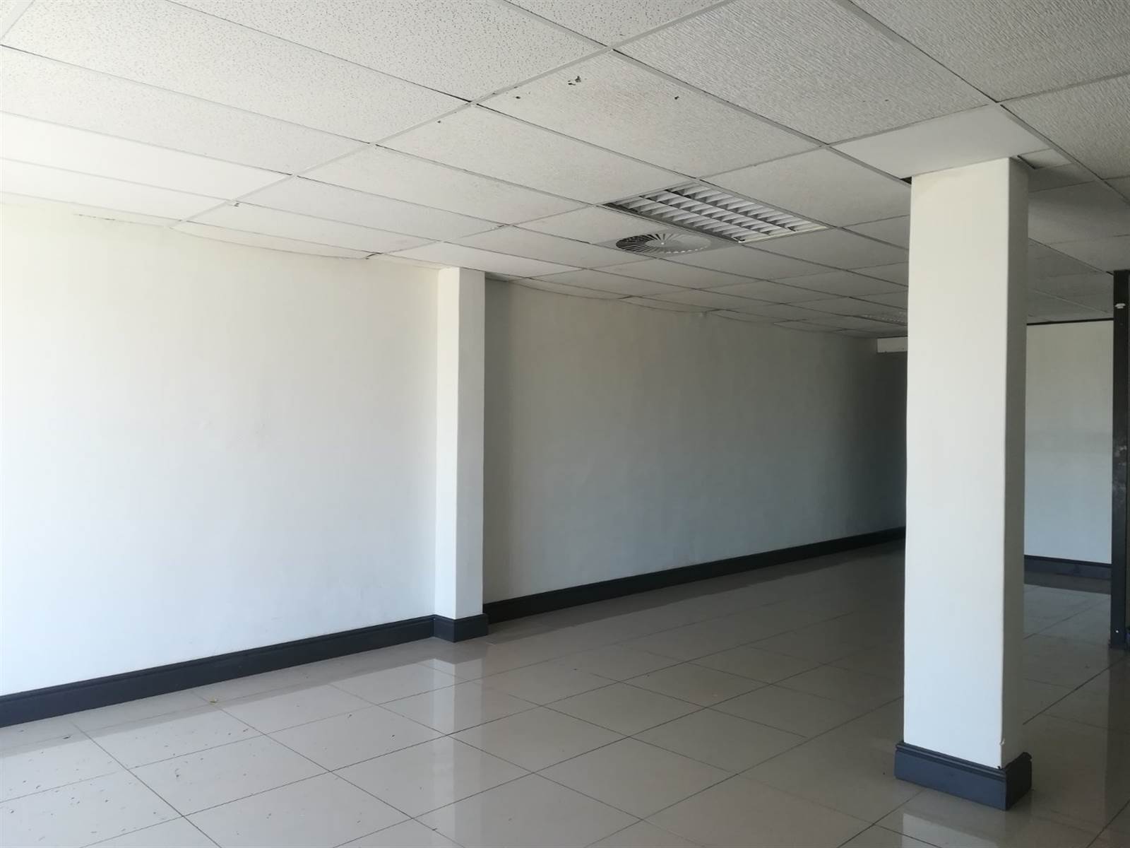 120  m² Commercial space in Paarden Eiland photo number 9