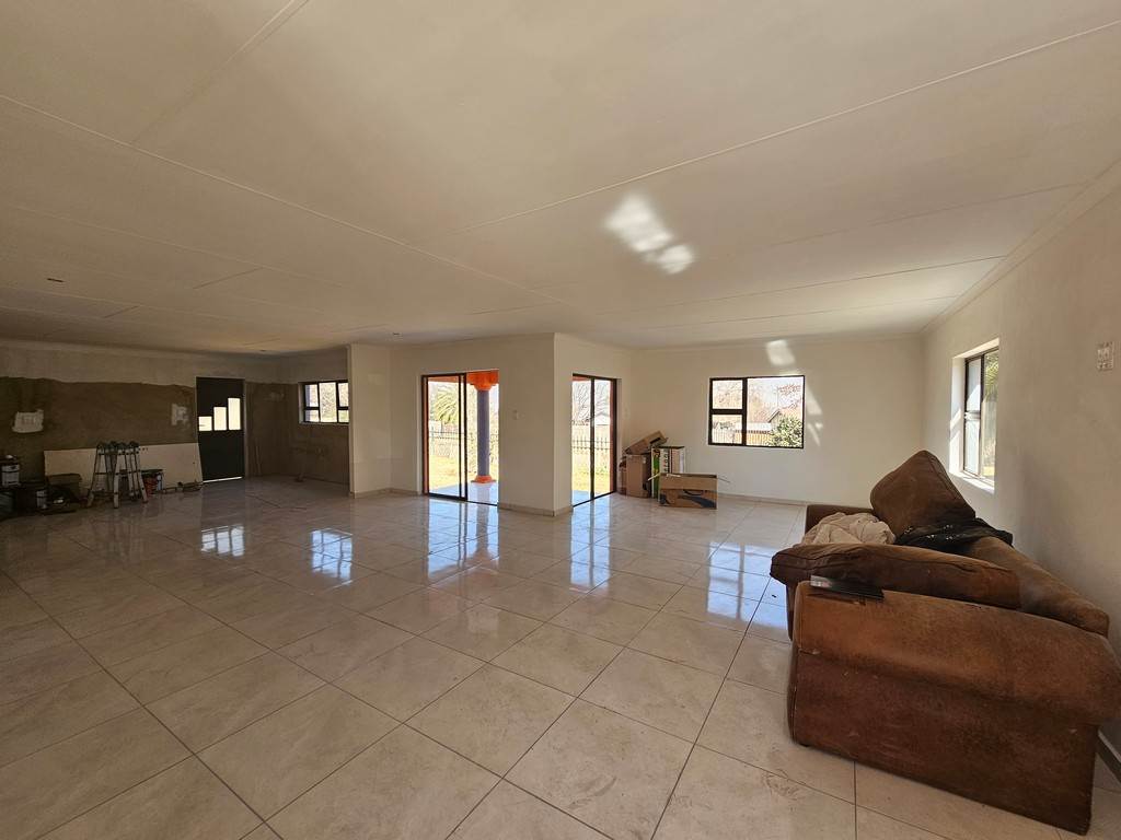 3 Bed House in Witbank photo number 9