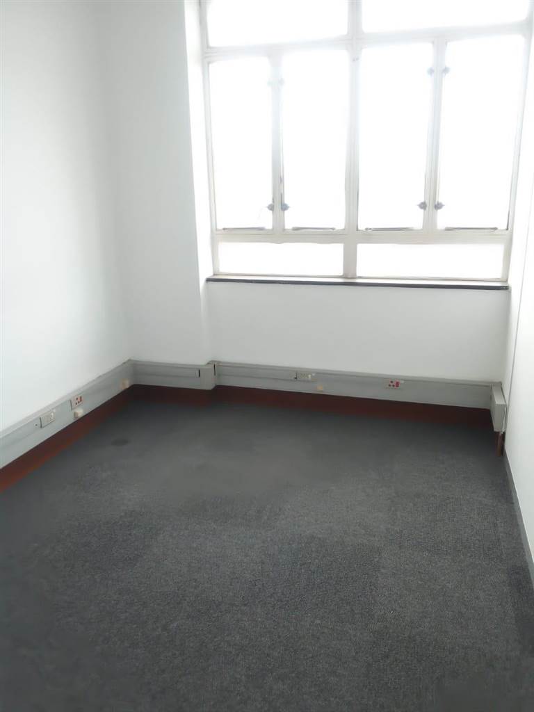145  m² Commercial space in Congella photo number 4