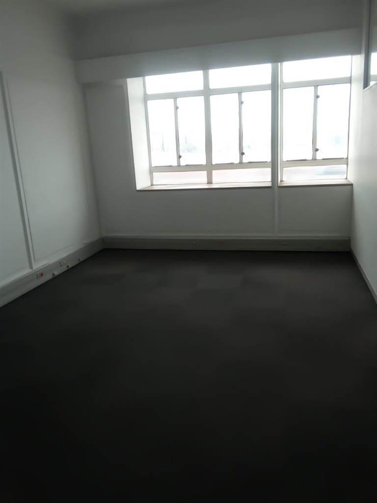 145  m² Commercial space in Congella photo number 11