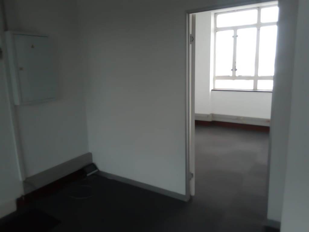 145  m² Commercial space in Congella photo number 3