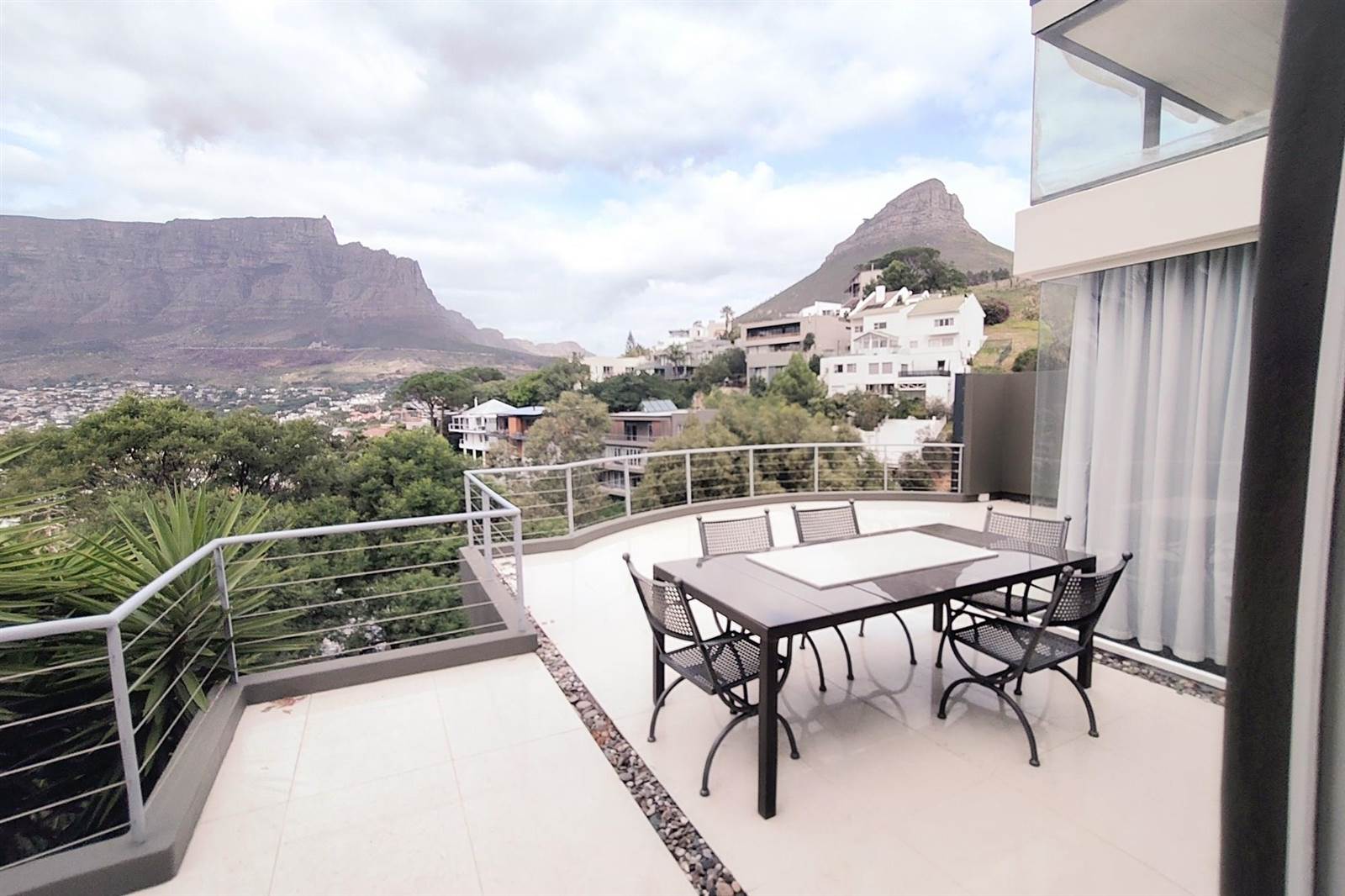 4 Bed House in Tamboerskloof photo number 1