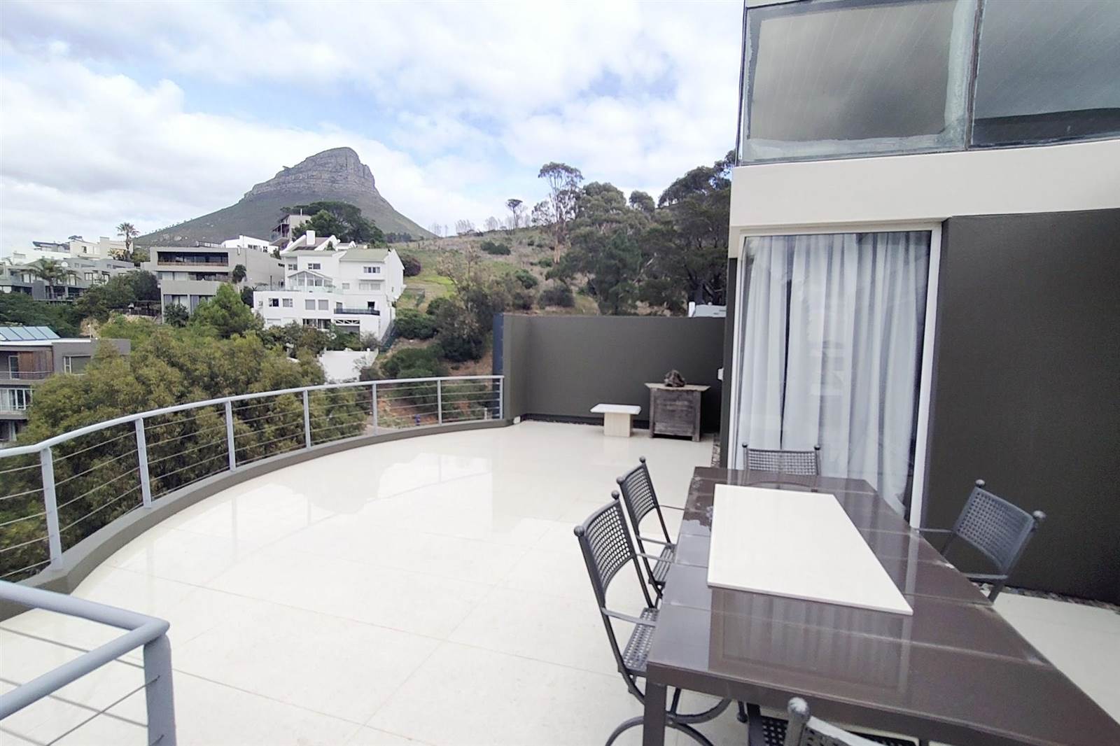 4 Bed House in Tamboerskloof photo number 12
