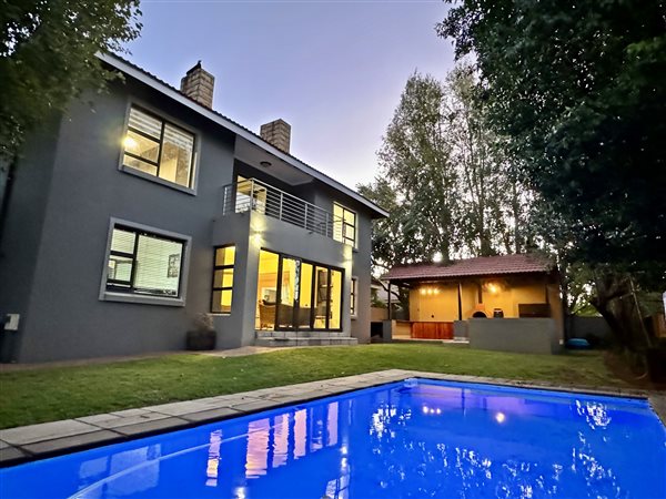 5 Bed House in Woodland Hills