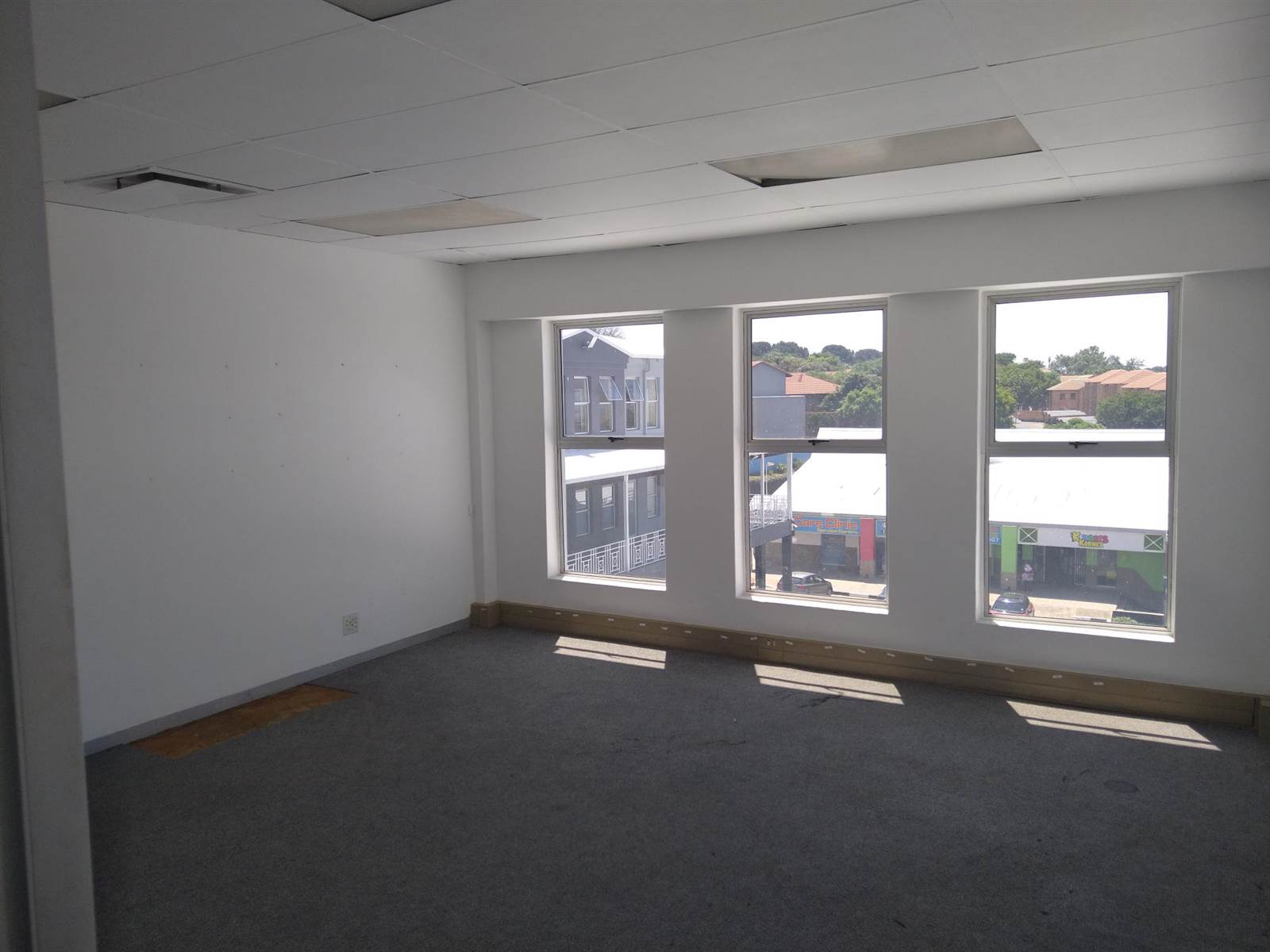93.2  m² Commercial space in North Riding photo number 7