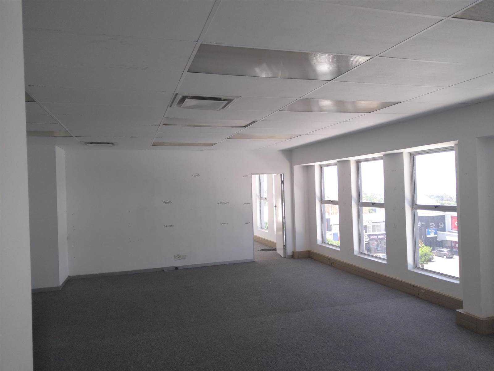 93.2  m² Commercial space in North Riding photo number 6