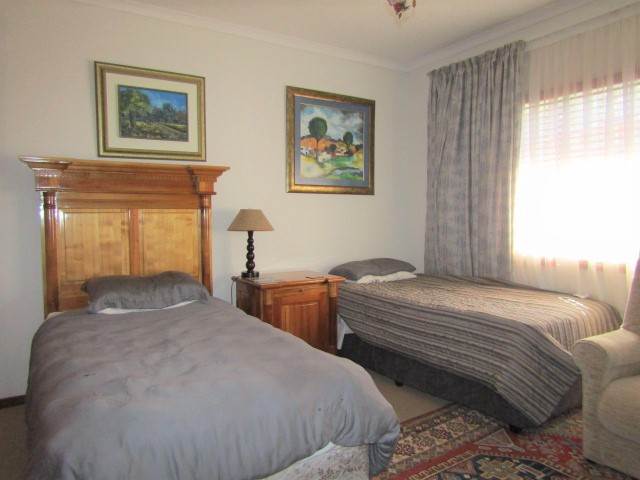 4 Bed House in Calitzdorp photo number 10