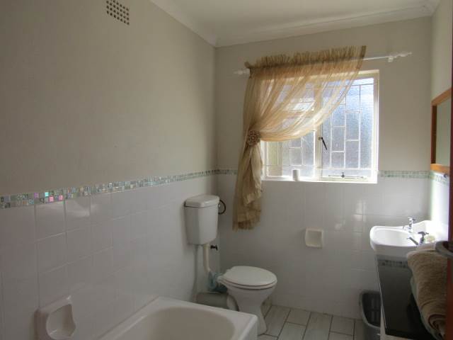 4 Bed House in Calitzdorp photo number 17