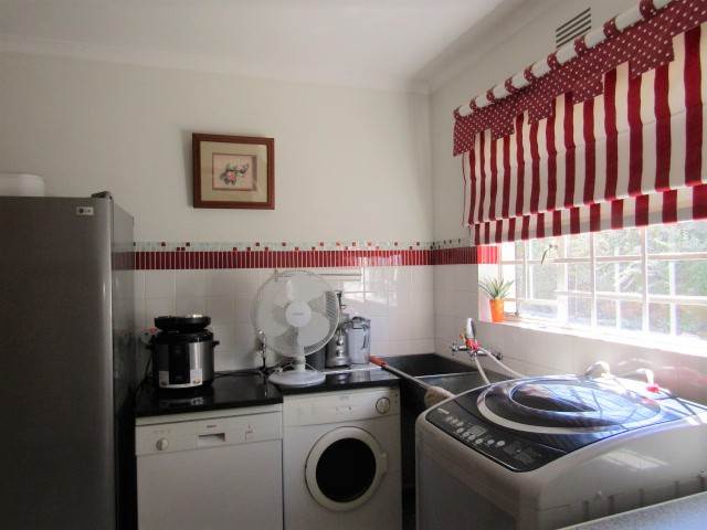 4 Bed House in Calitzdorp photo number 7