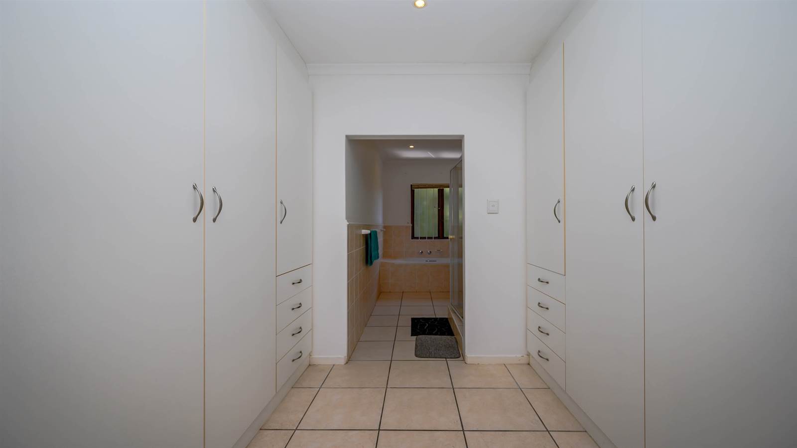 3 Bed Apartment in Wakenshaw Estate photo number 13