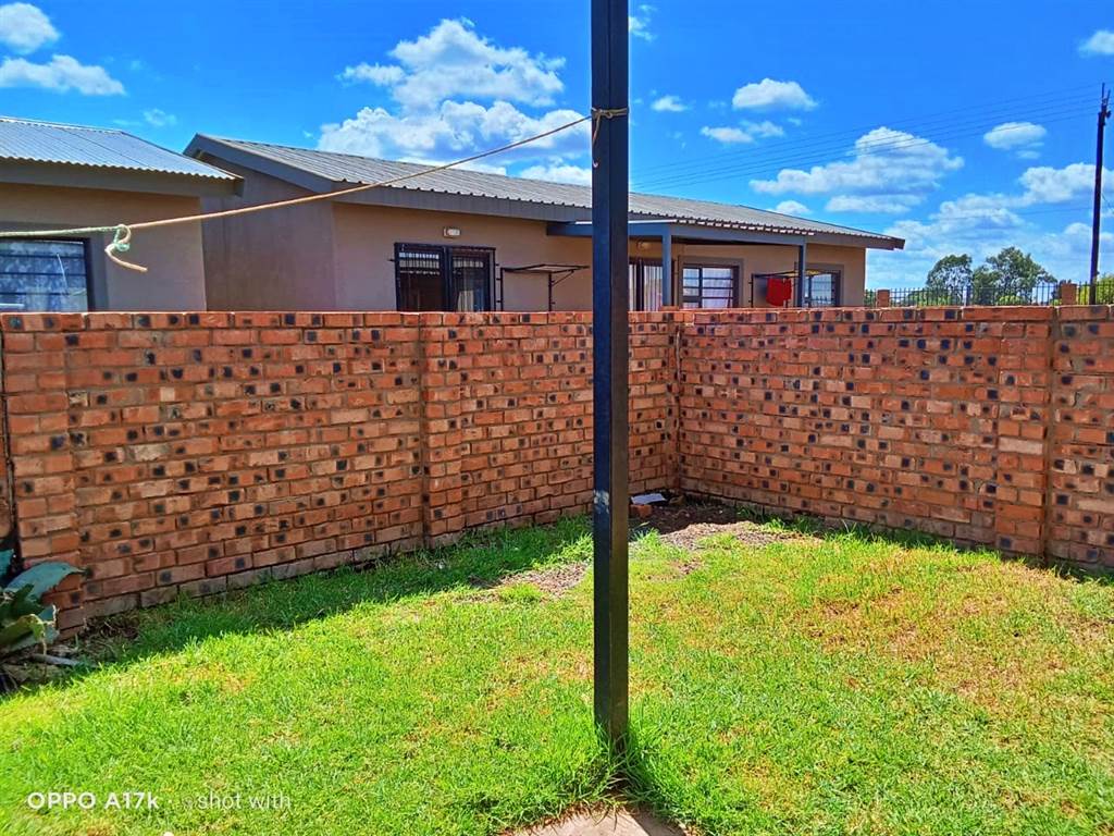 3 Bed Townhouse in Quaggafontein photo number 6