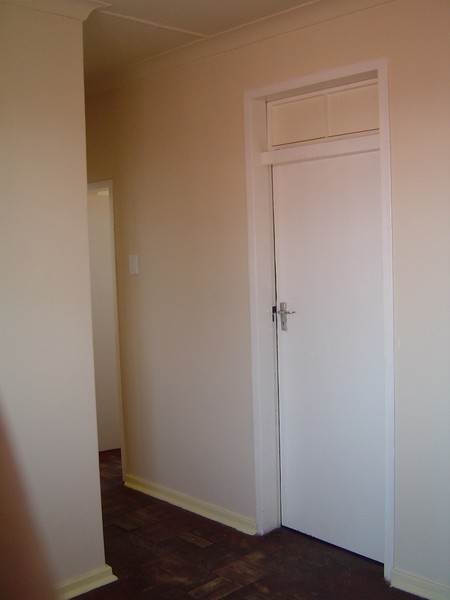 2 Bed Flat in Rosettenville photo number 6