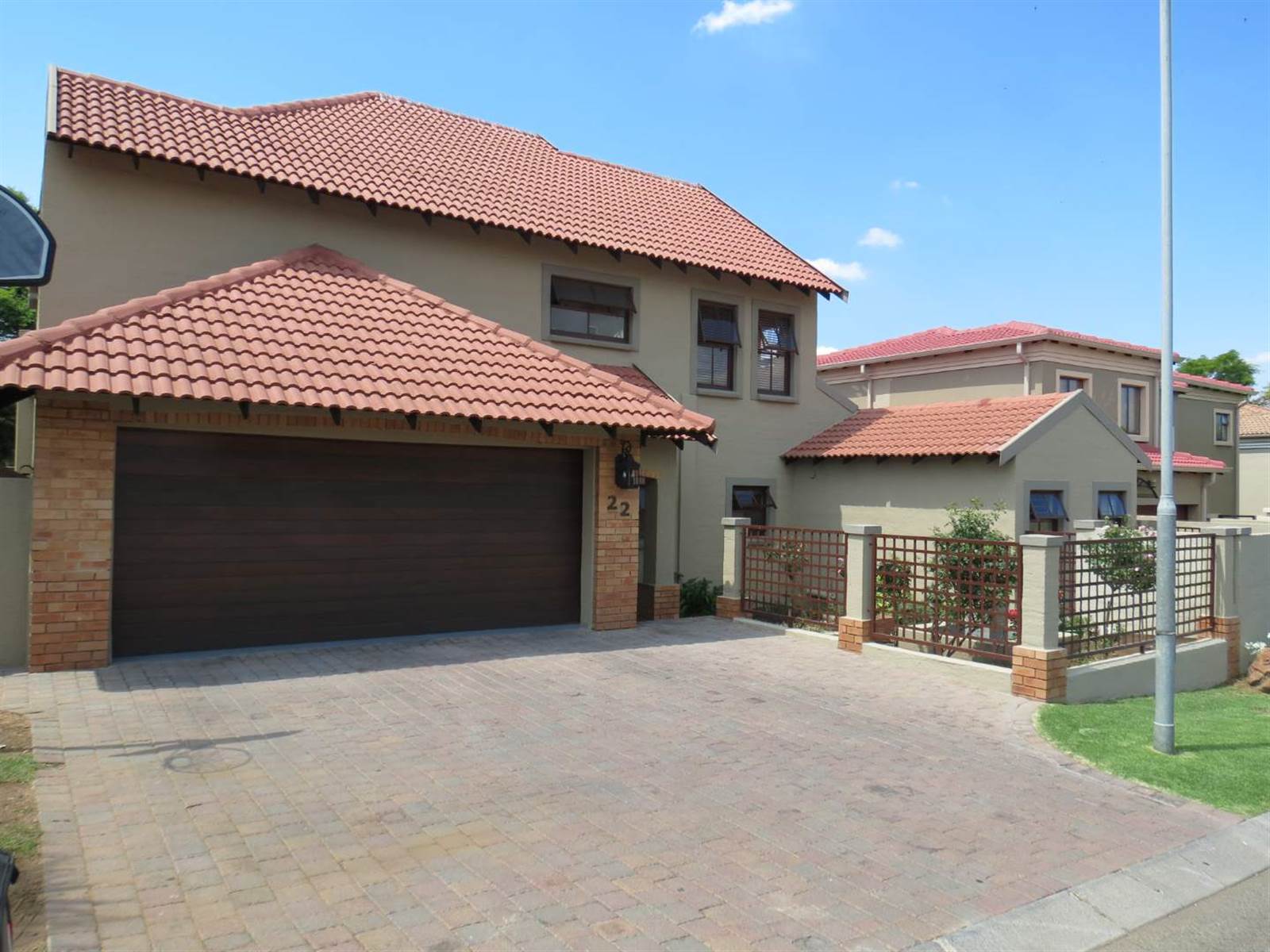 3 Bed House in Greenstone Hill photo number 2