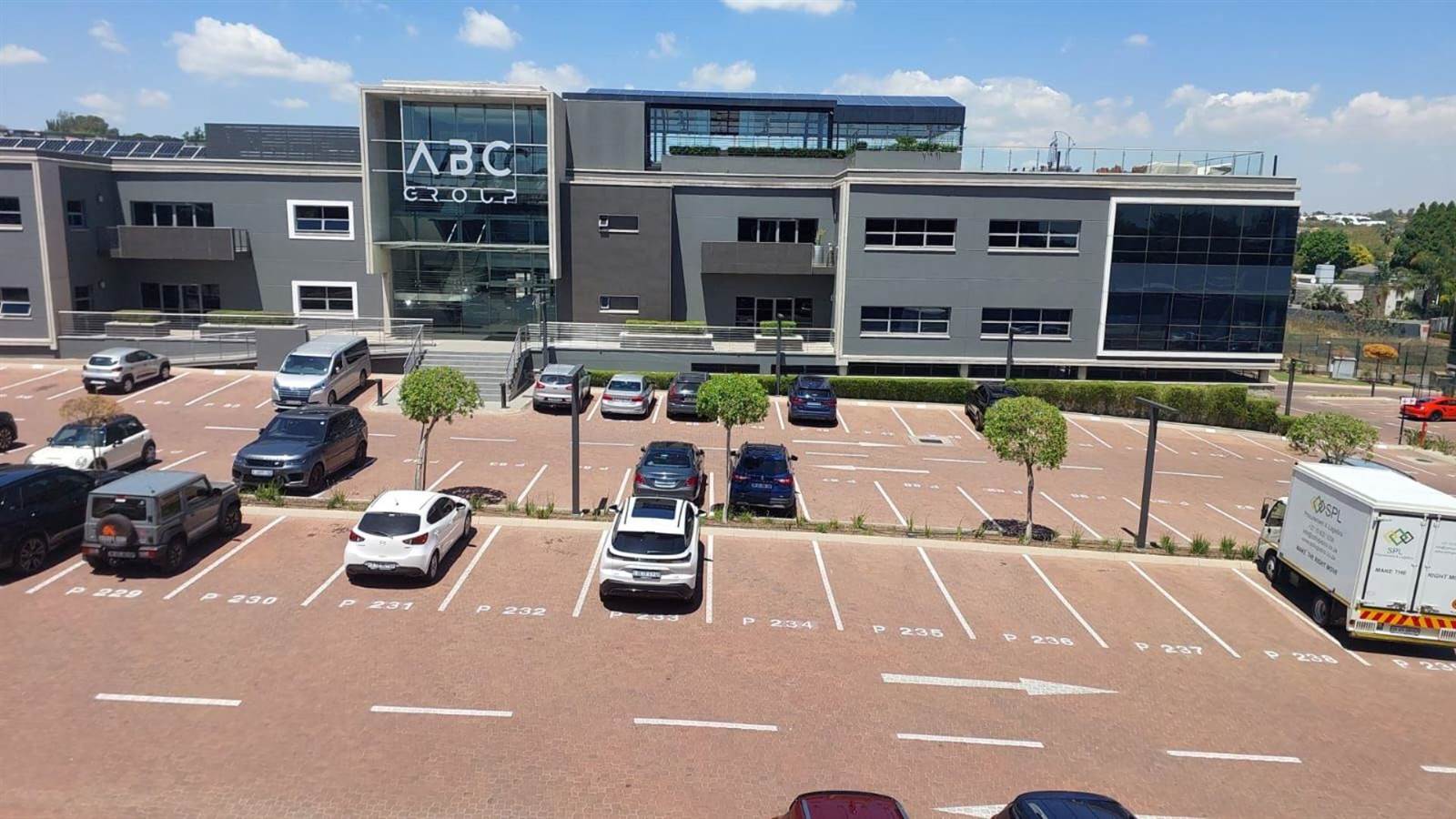 823  m² Commercial space in Fourways photo number 17