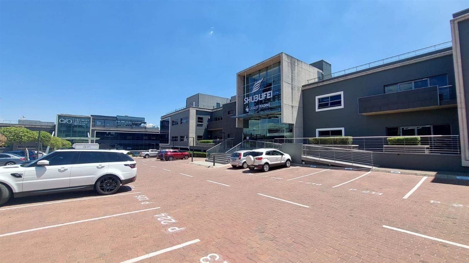 823  m² Commercial space in Fourways photo number 1