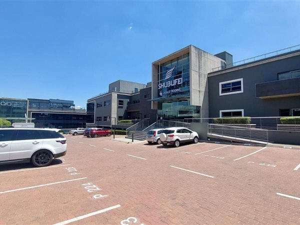823  m² Commercial space