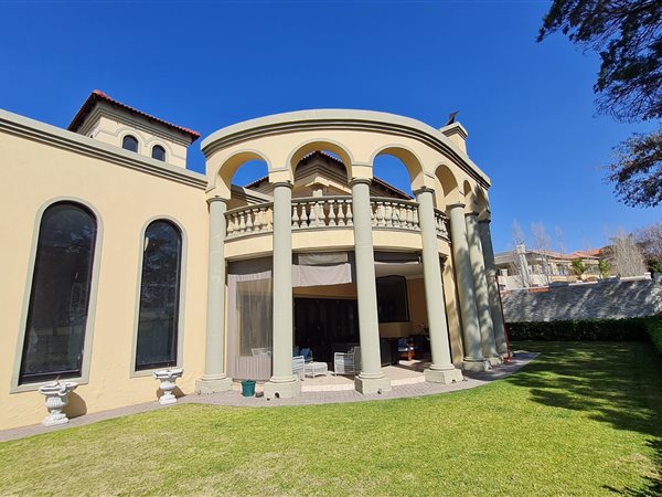 4.5 Bed House in Blue Valley Golf Estate