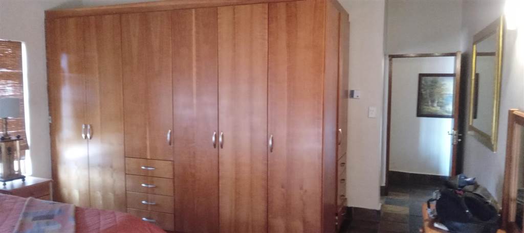 3 Bed House in Hartbeespoort Dam photo number 30