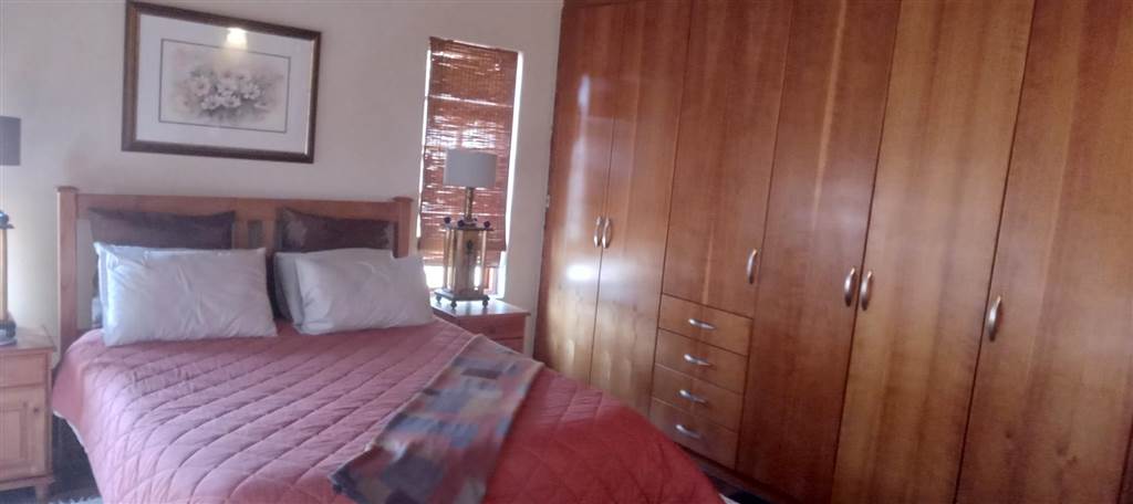 3 Bed House in Hartbeespoort Dam photo number 28